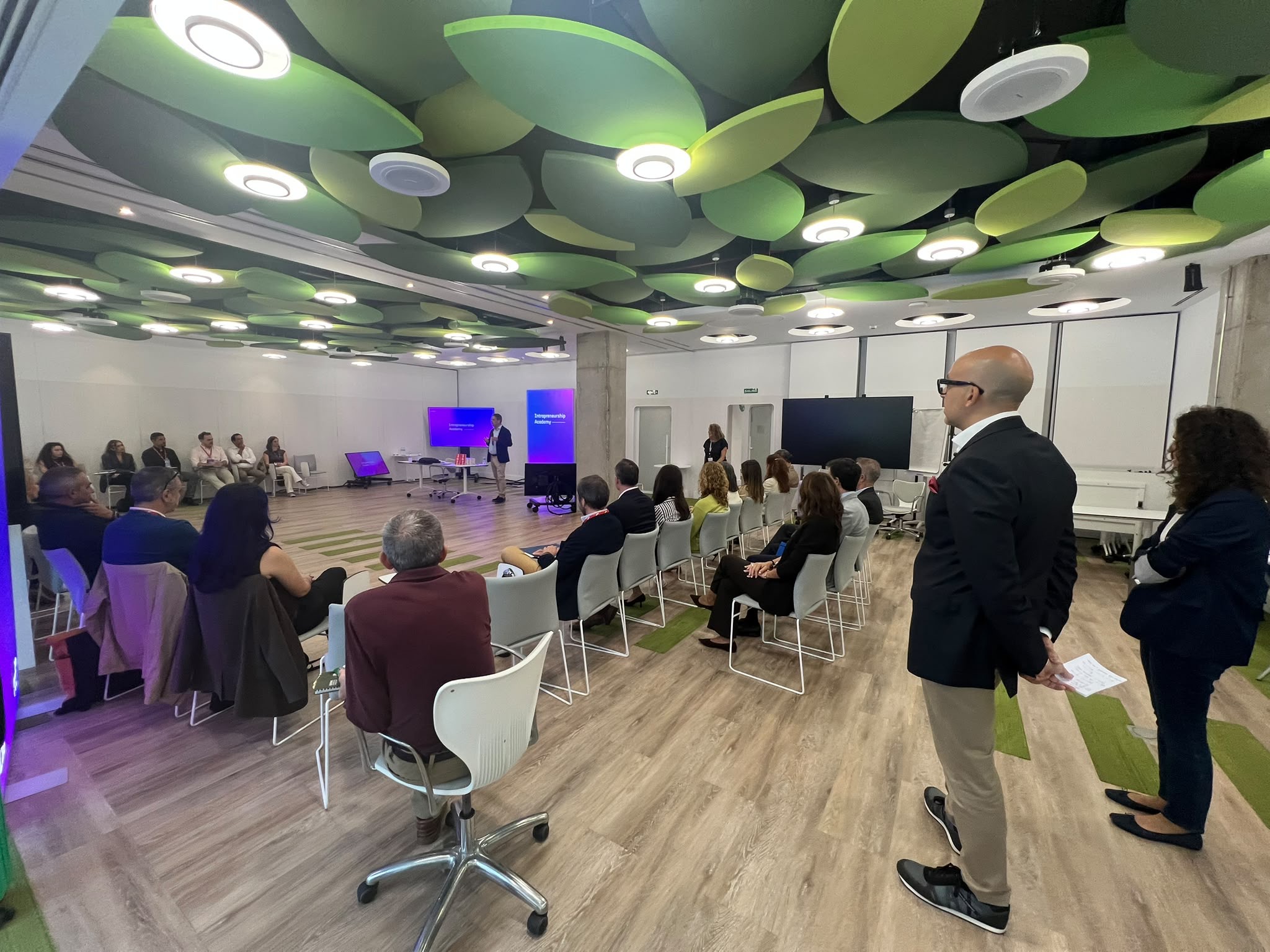 Transformación comercial y desarrollo de equipos de ventas con Active Development